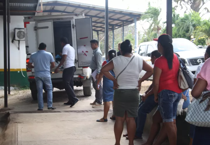 Autoridades realizaron el levantamiento del cadáver.  /  Foto: Eric Montenegro