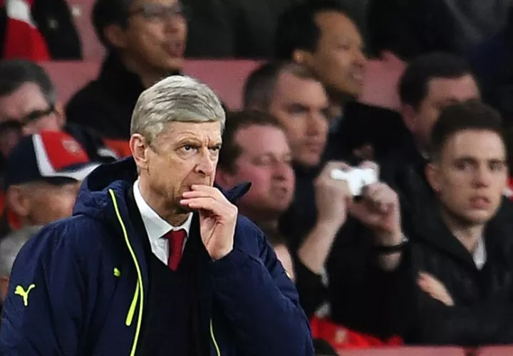  Arsene Wenger vio como su equipo quedó eliminado con un global de 10-2 ante el Bayern. Foto EFE