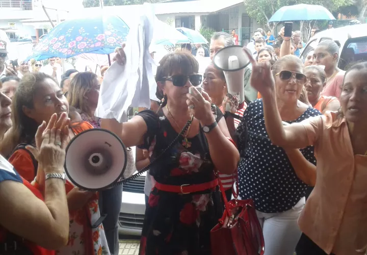 Los manifestantes coreaban consignas en medio de la protesta.  /  Foto: Eric Montenegro