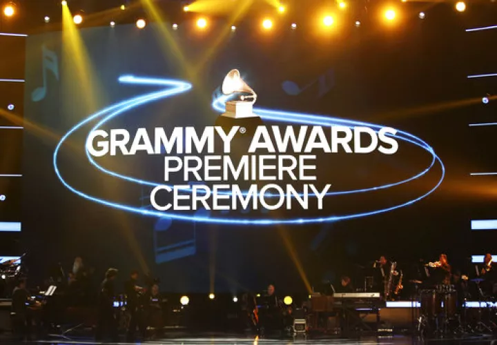 Vista general del escenario en la 59 edición anual de los Premios Grammy en Los Ángeles.  /  Foto: AP