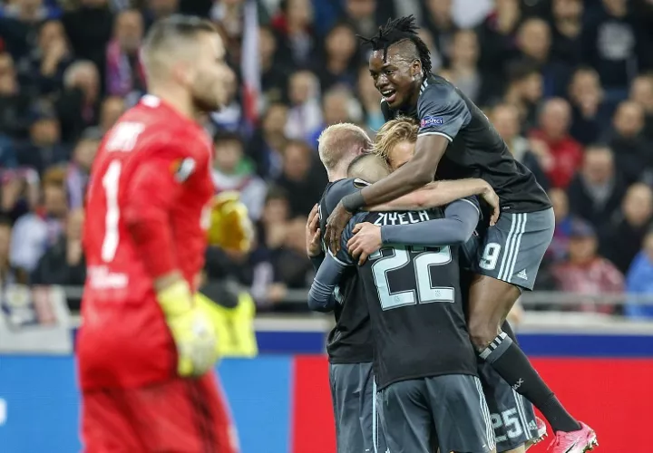 Celebración de los jugadores del Ajax. Foto EFE