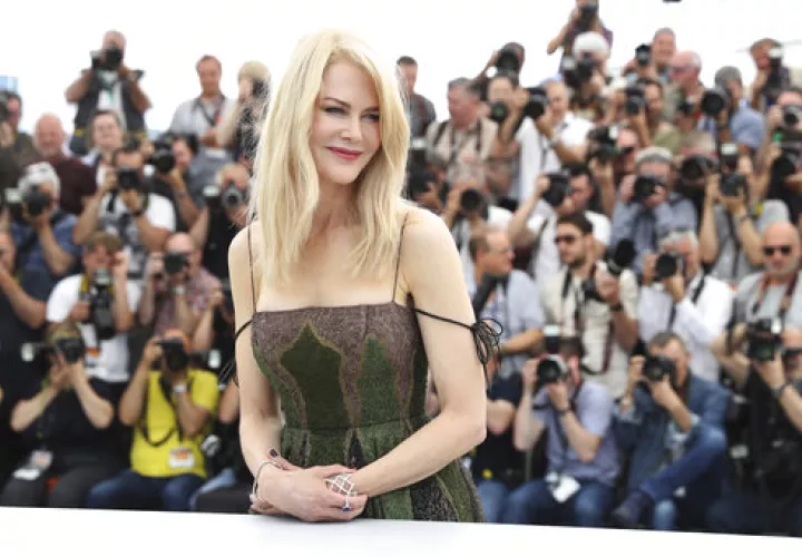 La actriz Nicole Kidman posa para los fotógrafos en el Festival de Cine de Cannes con motivo de la presentación del filme "The Killing Of A Sacred Deer", el lunes 22 de mayo del 2017 en Cannes, Francia. /  Foto: AP