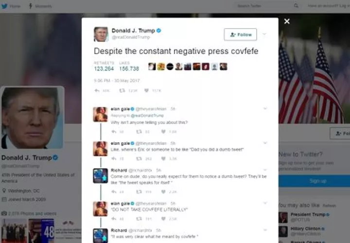 Esta captura de pantalla muestra un tweet del presidente Donald Trump que tiene medios sociales tratando de encontrar un significado en el misterioso término "covfefe".  /  Foto: EFE