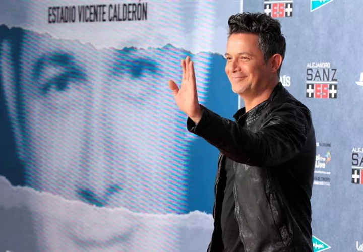 El cantante Alejandro Sanz durante la presentación de "Más es más", el concierto que celebrará el 24 de junio en el estadio Vicente Calderón, en Madrid. EFE/Archivo