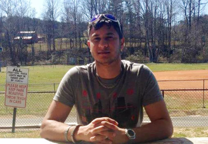  André Oliveira, atrapado en el extranjero, fue obligado a trabajar 15 horas diarias, usualmente sin paga.