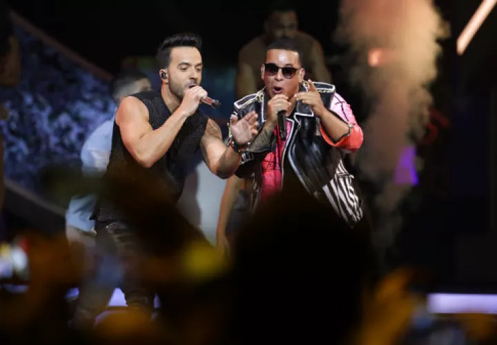 Luis Fonsi y Daddy Yankee.  /  Foto: AP Archivo