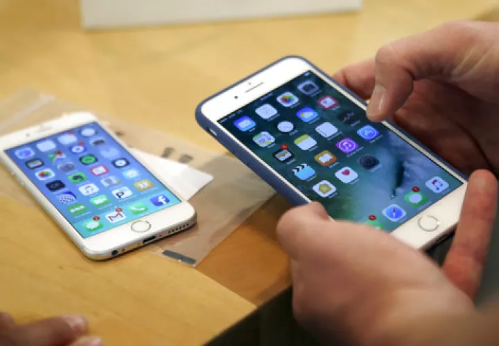 Los hombres fueron detenidos en un parque en el centro de Holanda, donde la policía también recuperó algunos teléfonos y la camioneta que al parecer fue usada en el robo.  /  Foto: AP Ilustrativa