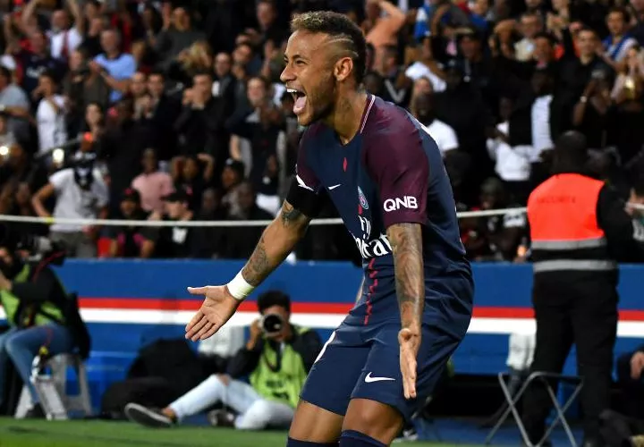 Neymar Jr. celebra su anotación con el PSG. Foto:EFE