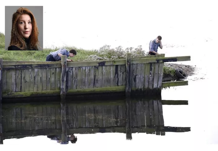 Miembros de la Agencia Danesa de Emergencia (DEMA) asisten a la policía en la investigación de la periodista sueca Kim Wall en Kalvebod Faelled en Copenhague (Dinamarca) hoy, 23 de agosto de 2017. EFE