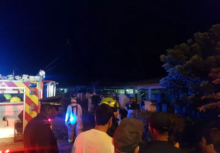 El suceso causó gran alteración entre los residentes de la urbanización  Altos de Miramar.  /  Foto: @bomberoveraguas 