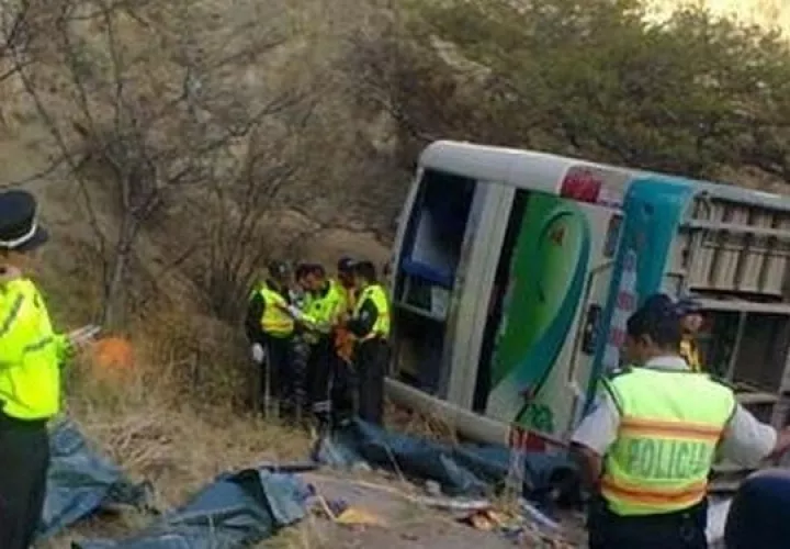 Vuelco de autobúes en Ecuador.  Foto: ilustrativa www.lainformacion.com