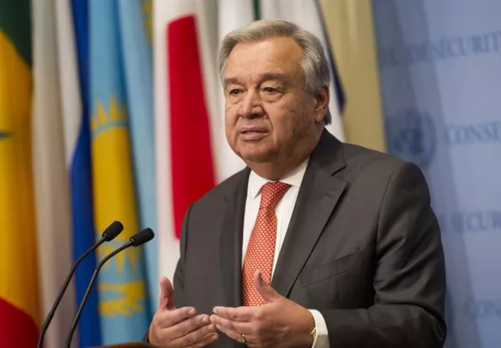 António Guterres, hablando durante una rueda de prensa en la sede del organismo en Nueva York. Guterres defendió el acuerdo nuclear negociado por las potencias internacionales con Irán y confió en que se mantenga en vigor. EFE