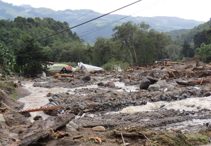 La tormenta tropical Nate, ubicada en este momento en el Caribe de Nicaragua, ha causado graves inundaciones y fuertes lluvias desde el miércoles, cuando aún era depresión tropical, lo que ha obligado hoy al Gobierno a decretar emergencia nacional. EFE