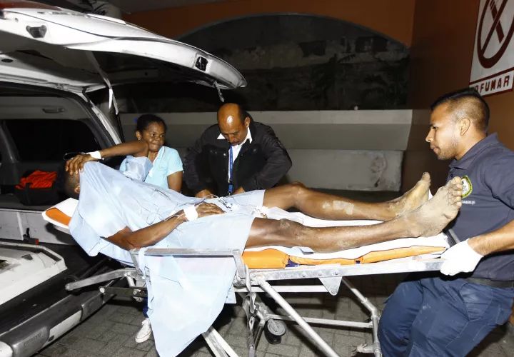 El hombre solo terminó con algunos hematomas en diferentes partes del cuerpo.  /  Foto: Alexander Santamaría