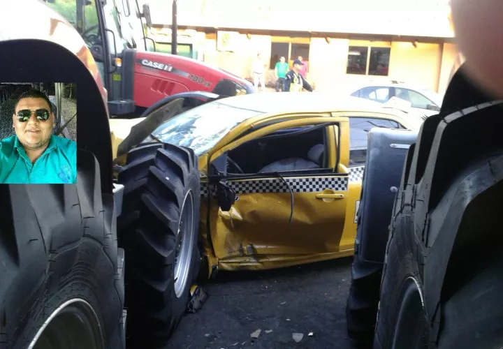 El taxi terminó incrustado en un tractor.  /  Foto: Mayra Madrid