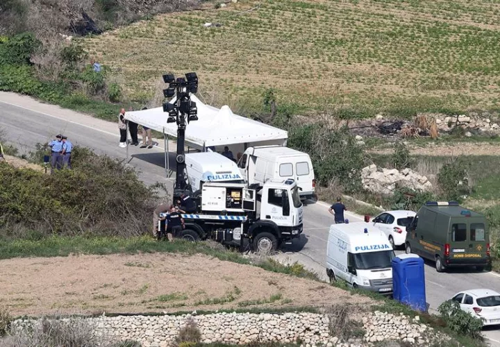 Vista general del lugar donde falleció la periodista maltesa Daphne Caruana Galizia al explotar su coche en Bidjina (Malta) ayer. EFE