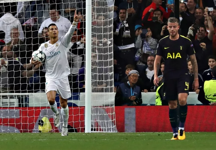 Cristiano Ronaldo celebra el primer gol de su equipo ante el Tottenham, durante el partido de Liga de Campeones /EFE