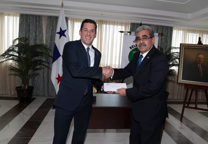 Embajador de El Salvador en Panamá, Alfredo Pineda.