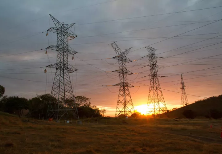 857 torres de acero que recorren más de 300km desde Chiriquí a Panamá. /  Foto: ETESA