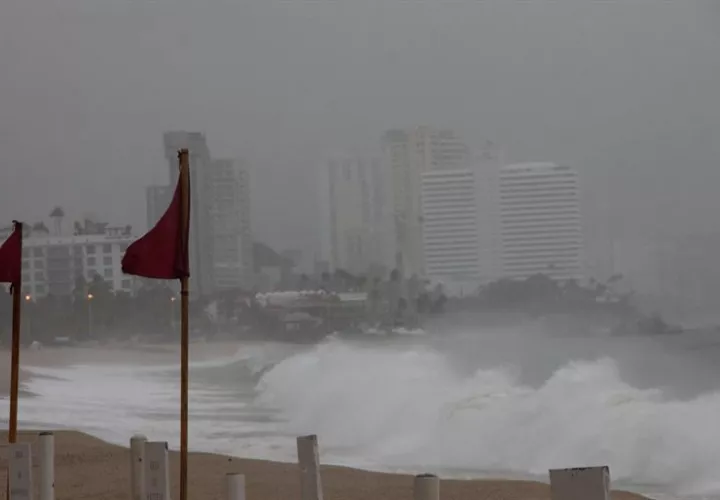 Selma se localizará mañana a 440 kilómetros al este-sureste de Boca de Pijijiapan, en el suroriental estado mexicano de Chiapas. /  EFE