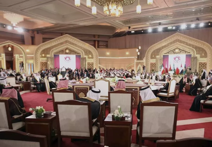 Vista general de la XXXV cumbre de jefes de Estado de los países del Consejo de Cooperación del Golfo (CCG) celebrada en Doha, Catar, en diciembre de 2014. EFE/Archivo