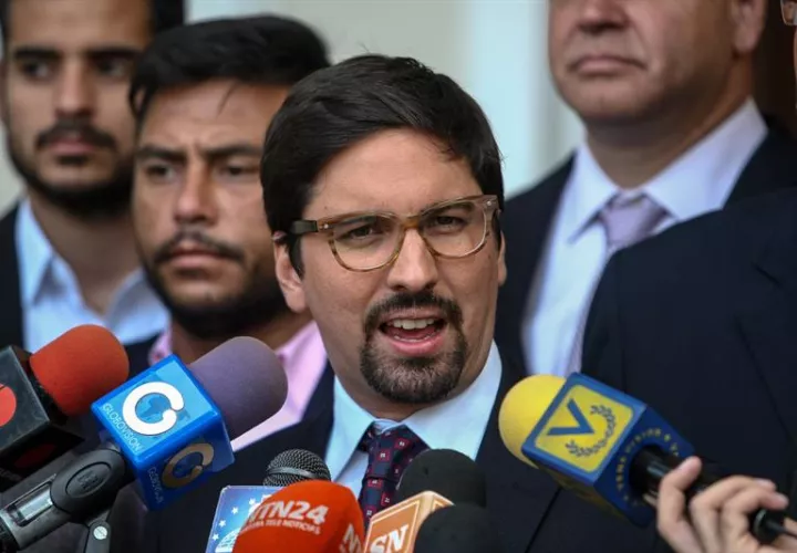 En la imagen, el vicepresidente de la Asamblea Nacional, Freddy Guevara (c). EFEArchivo