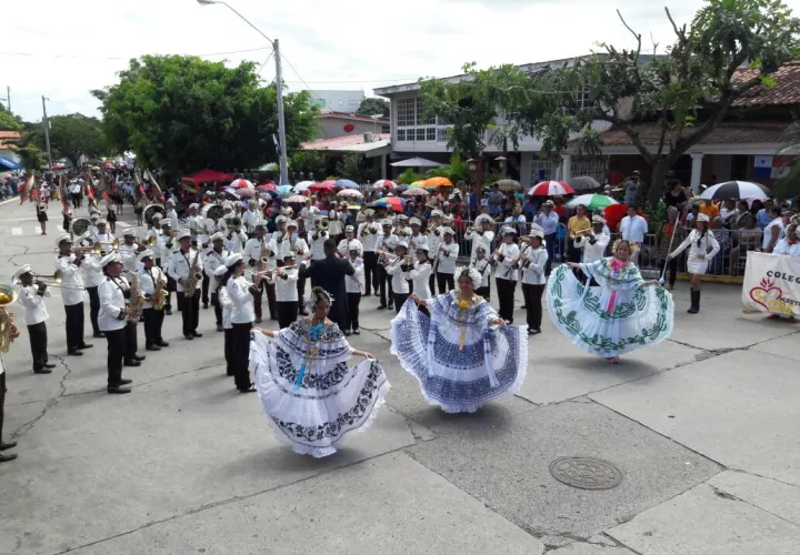 Delegaciones de Coclé y otras provincias partiparon de la conmemoración del 6 de noviembre en Penonomé. /  Foto: Elena Valdez