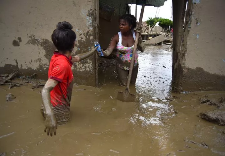 Se observó un color muy amarillo en los ríos Dagua y Escalerete, lo que indica que en algún lugar hay caída de rocas o desprendimiento de tierra que puede generar emergencias. / EFE