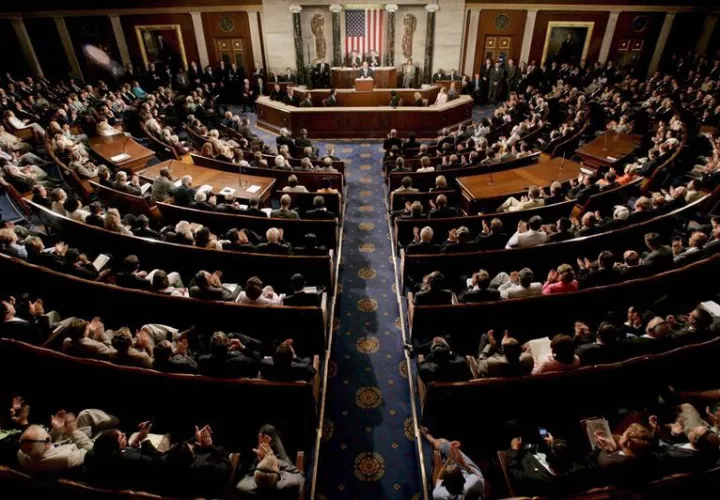 La votación reflejó la mayoría republicana en la Cámara Baja con 227 votos a favor, todos republicanos, y 205 en contra. EFE/Archivo