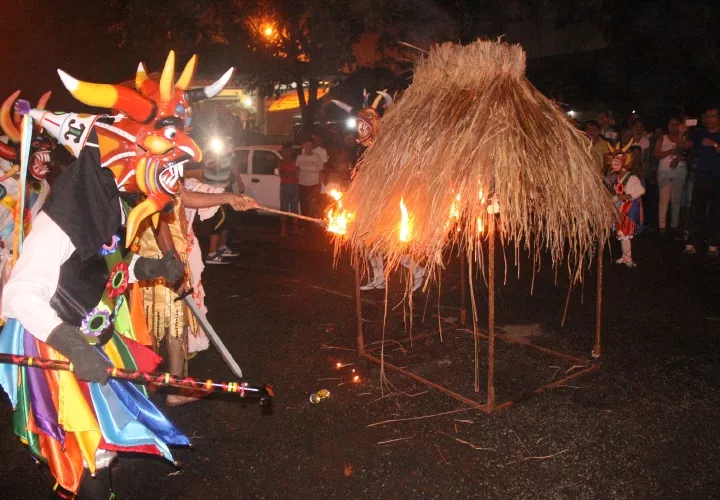 La quema del rancho.  Foto: José Manuel Adames