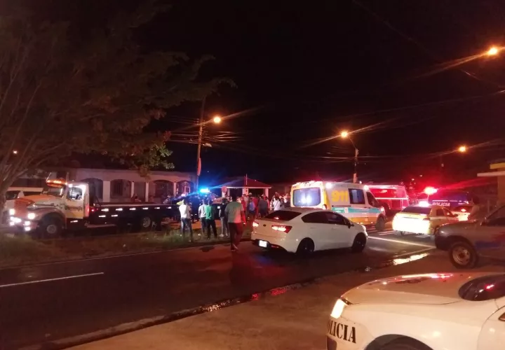 Al lugar se presentaron paramédicos del Sistema Único de Manejo de Emergencias (Sume 911 para auxiliar y trasladar a los heridos.  /  Foto: @mg0218mk 