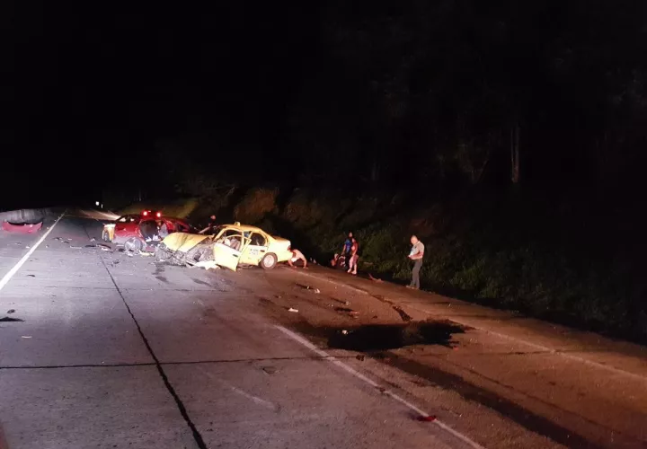 Personal de la Dirección de Operaciones del Tránsito de la Policía Nacional investigan el caso para deslindar responsabilidades.  /  Foto: @TraficoCPanama