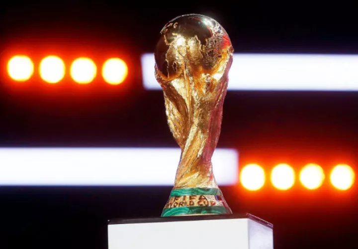 La copa hizo un parón en su gira mundial para ser exhibida en el centro de prensa habilitado en el corazón del recinto amurallado del Kremlin. EFE