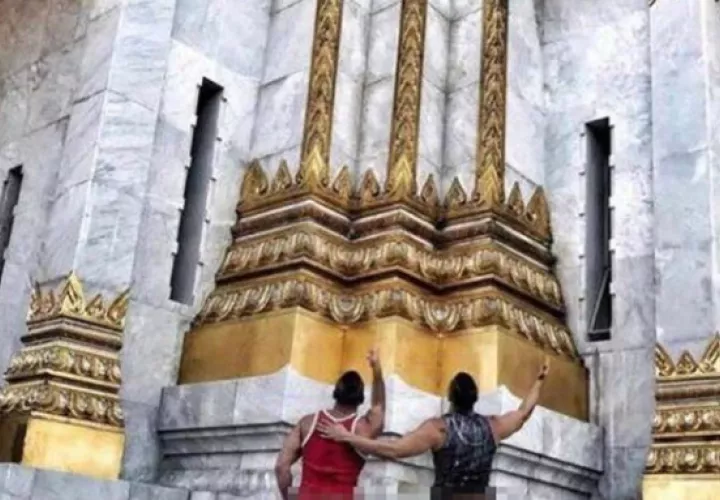 Joseph y Travis fueron detenidos en el aeropuerto internacional Don Muang de Bangkok después de que sus fotos se hicieran virales en las redes.  EFE