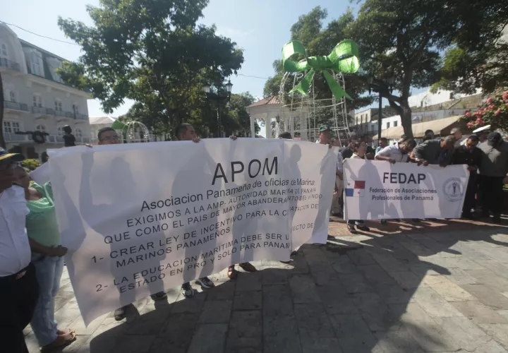 "Tanto barco para qué, si el trabajo no se ve", gritaban los marinos.