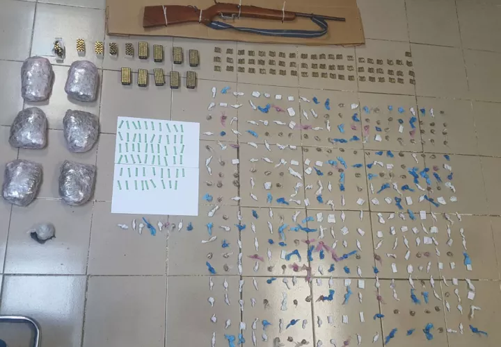 Estos ciudadanos, la droga y demás evidencias fueron puestos a ordenes de las autoridades competentes. /  Foto: Senafront