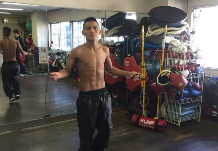 Gilberto &quot;El Cacique&quot; Pedroza saltando soga durante la exhibición pública en Japón. Fotos: Cortesía