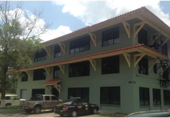 En este edificio está ubicada la celda.