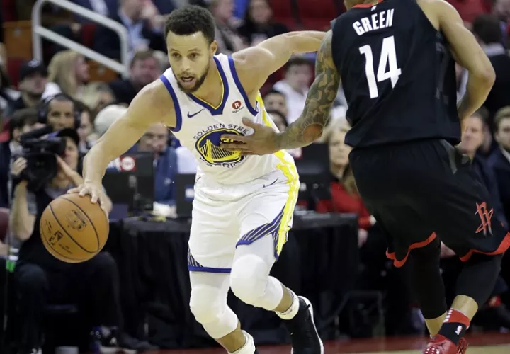 Stephen Curry  se lució con 29 puntos ante los Rockets./ Foto AP
