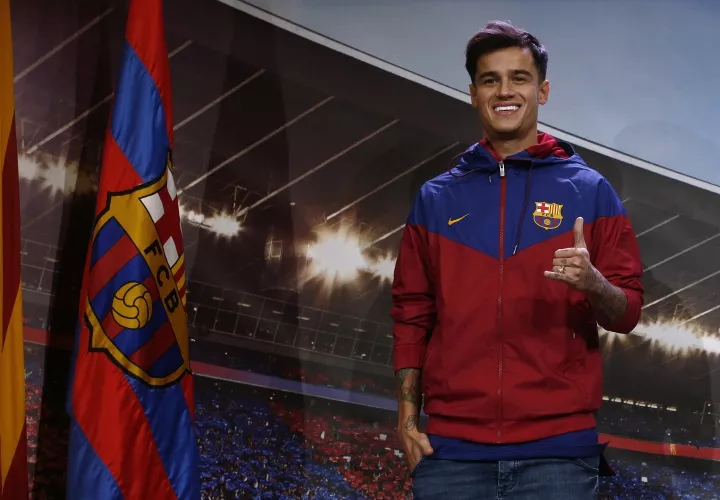 Una de las primeras fotografías de Philippe Coutinho con los colores del equipo catalán. Foto: EFE