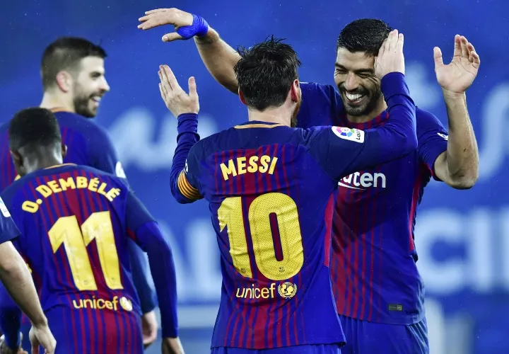 Lionel Messi y Suárez celebran. Foto:EFE