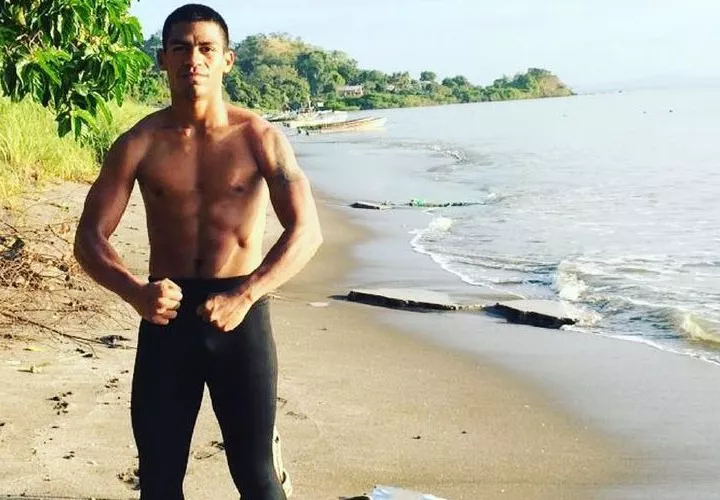 Ricardo “El Científico” Núñez, luego de culminar una práctica en playa Leona, La Chorrera. Foto: Cortesía