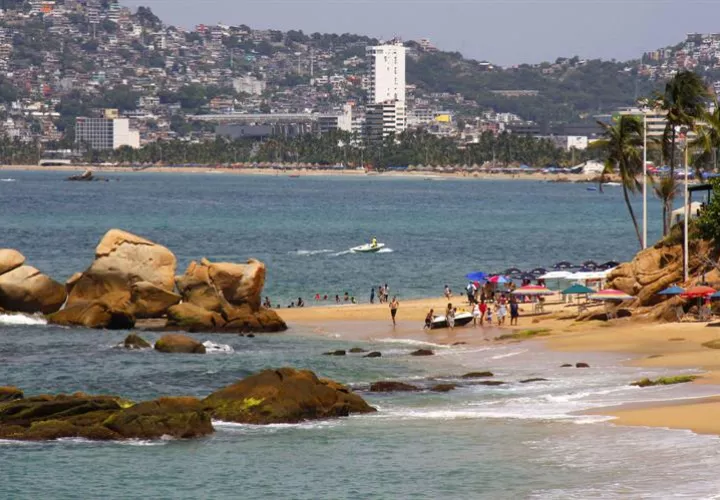 La capacidad fluctuante de la corteza oceánica para almacenar dióxido de carbono afecta al ciclo geológico de este gas, que mantiene la habitabilidad de la Tierra, según un estudio publicado hoy en la revista especializada Science Advances. EFE Archivo