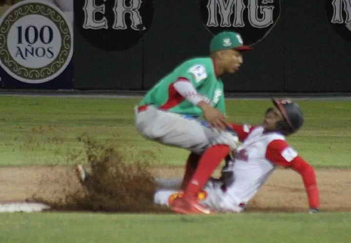A excepción del primer partido, la serie entre Coclé y Chiriquí ha lucido pareja. Foto: Fedebeis/ Cortesía