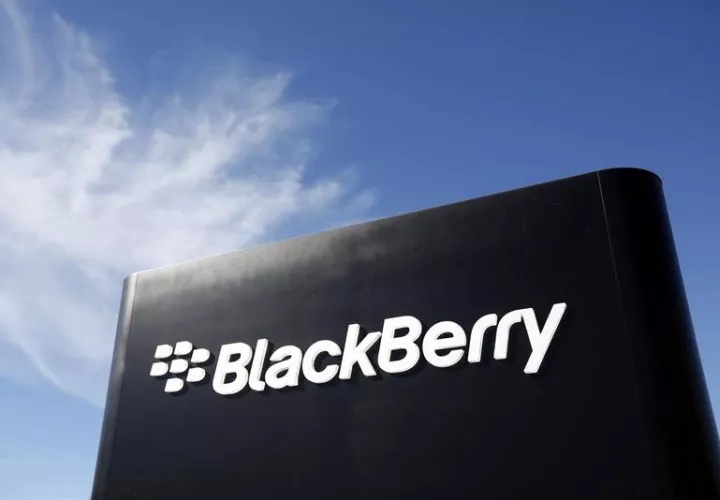 Según la demanda, Blackberry alega que la importante tecnológica y sus subsidiarias han creado aplicaciones de mensajería que utilizan siete de sus patentes en ámbitos como la seguridad, la interfaz de usuario o la eficiencia de la batería. EFE