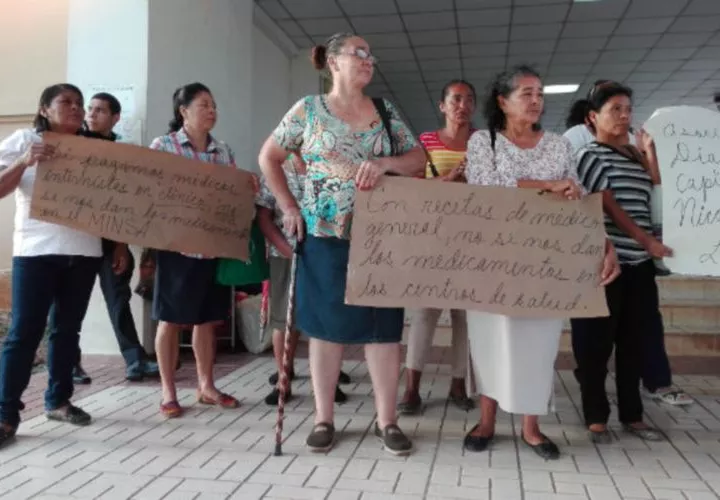 Grupo de manifestantes. Foto: Eric Ariel Montenegro