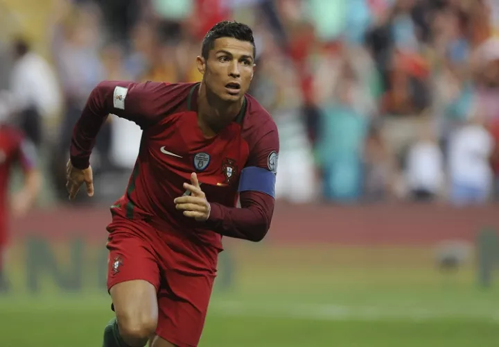 Cristiano Ronaldo celebra su anotación con la Selección de Portugal. Foto: EFE