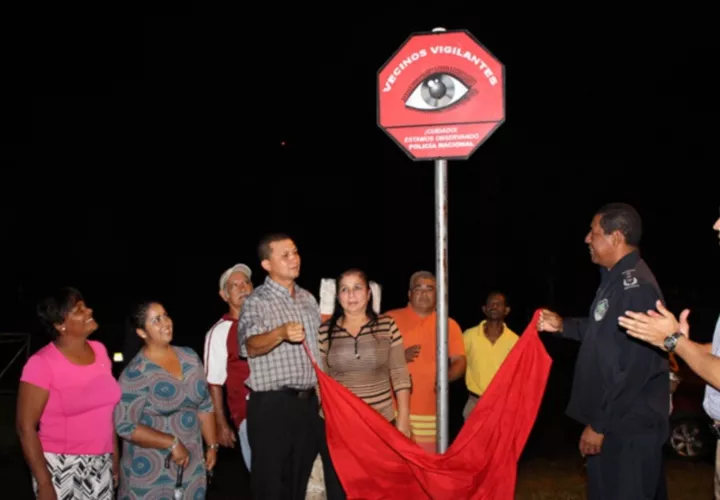 Ciudadanos civiles y uniformados forman parte del plan de seguridad.