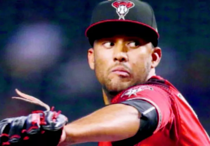 Randall Delgado tiene problemas con un músculo.