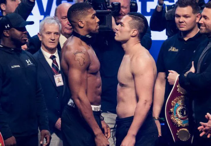 Anthony Joshua (izq.) y Joseph Parker frente a frente.